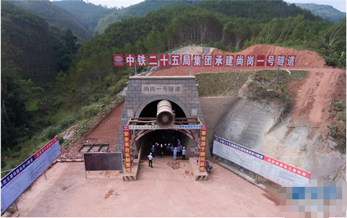 玉磨铁路尚岗一号隧道正洞掘进2896米掘进顺利过半