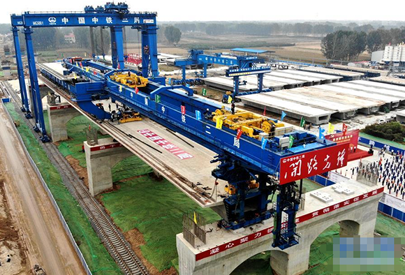 郑济高速铁路40米简支箱梁首架成功